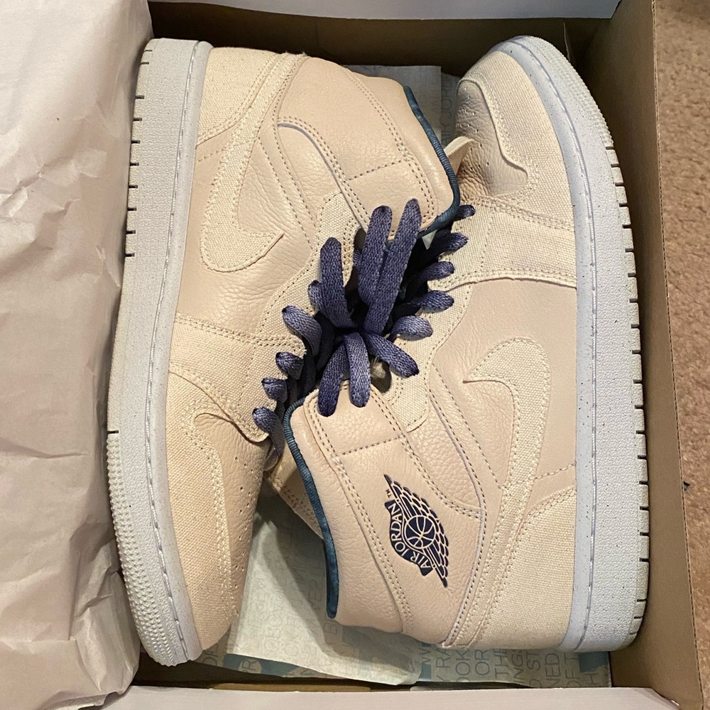 WOMENS AIR JORDAN 1 MID SE